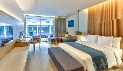 Junior Suite Pool Access