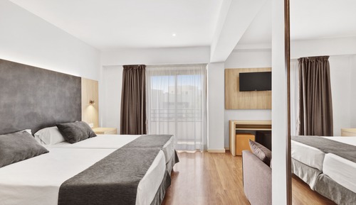 Habitación triple, balcón