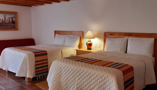 Habitación estándar, 2 camas dobles, vistas a la montaña