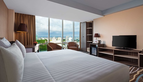 Habitación Grand, vistas a la ciudad (Deluxe King)