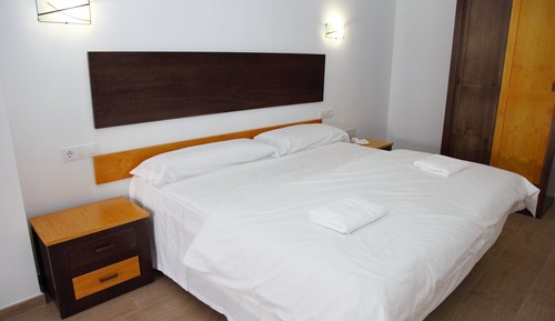 Habitación superior con 1 cama doble o 2 individuales