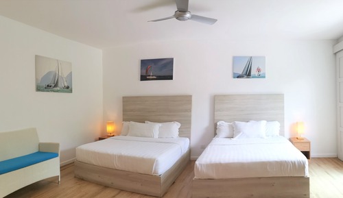 Habitación familiar, 2 camas de matrimonio, no fumadores, vistas a la colina