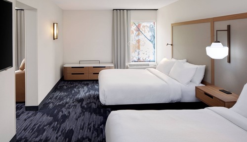 Suite, 2 camas de matrimonio, no fumadores (Mobility/Hearing Accessible, Tub)