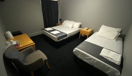 Habitación clásica con 2 camas individuales (shared facilities)