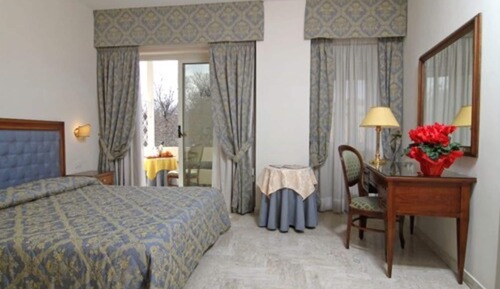 Habitación estándar con 1 cama doble o 2 individuales, balcón