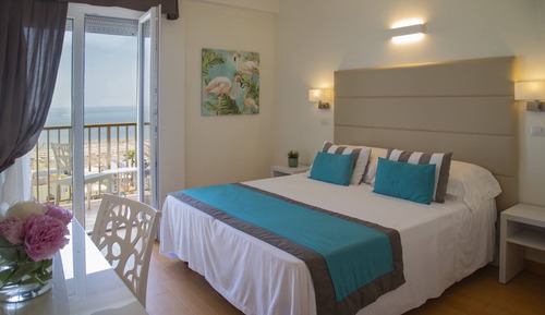 Habitación cuádruple Confort, mirando al mar