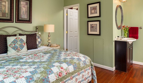 Habitación, baño privado (Apple Blossom Farm House PrairiFire)