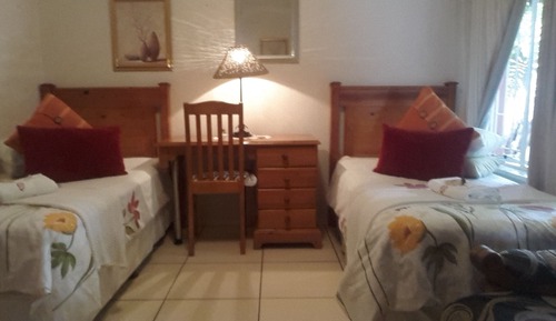 Habitación con 2 camas individuales