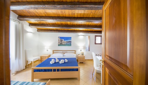 Habitación triple, balcón