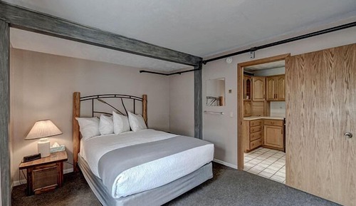 Cattail Lodge 