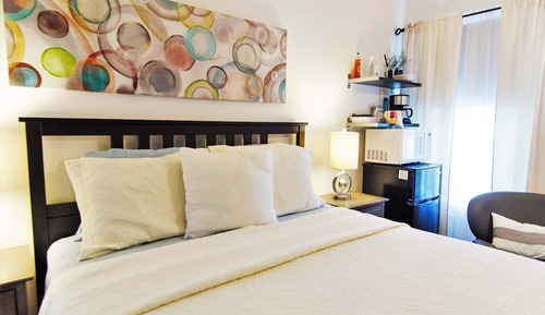Estudio económico, 1 cama de matrimonio, baño privado