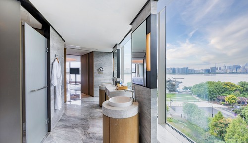 Suite Club, 1 cama de matrimonio grande, vistas al río, en esquina