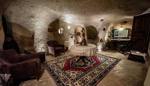 Cave Suite Oda