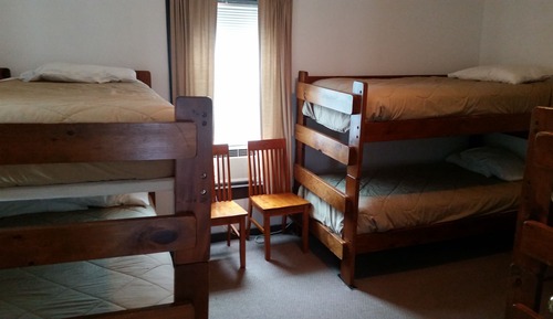 Habitación, varias camas