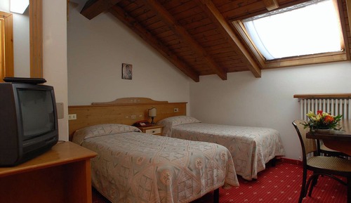 Habitación estándar con 1 cama doble o 2 individuales