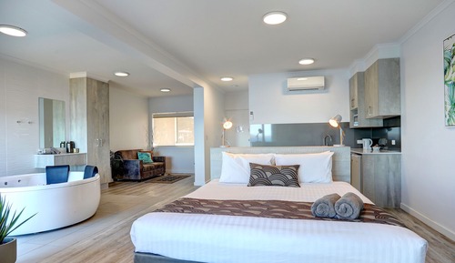 Estudio de lujo, 1 cama de matrimonio grande, bañera de hidromasaje, vistas al mar