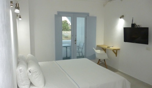 Habitación con 1 cama doble o 2 individuales, vistas al jardín