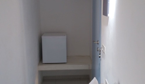 Habitación con 1 cama doble o 2 individuales, vistas parciales al mar