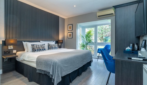 Habitación con 1 cama doble o 2 individuales, baño privado, vistas al jardín