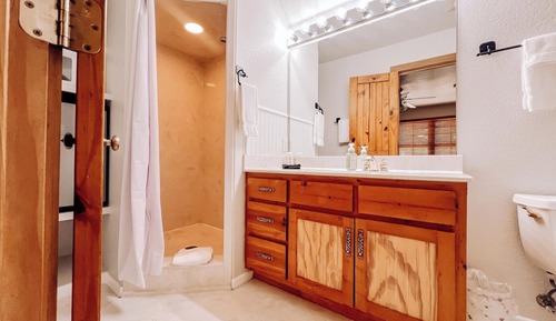 Habitación (Lavender - Upstairs Unit)