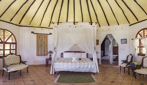 Hechizo de Luna Master Suite AC Room from 9pm to 8am