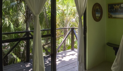 Lirio Garden Room