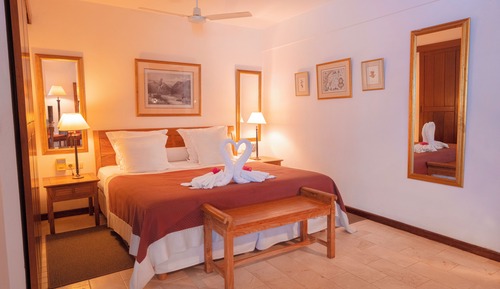 Habitación Deluxe con 1 cama doble o 2 individuales (With Pool Access)
