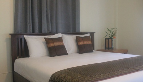 Deluxe Bungalow 3 Adults King plus Single Bed