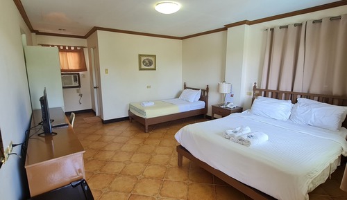Habitación triple, varias camas