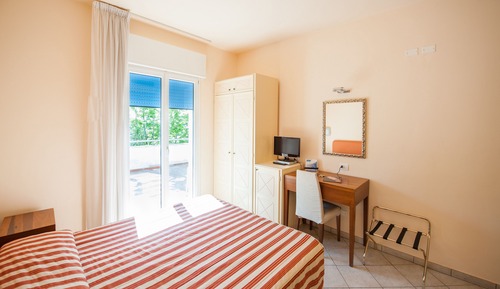 Habitación superior con 1 cama doble o 2 individuales