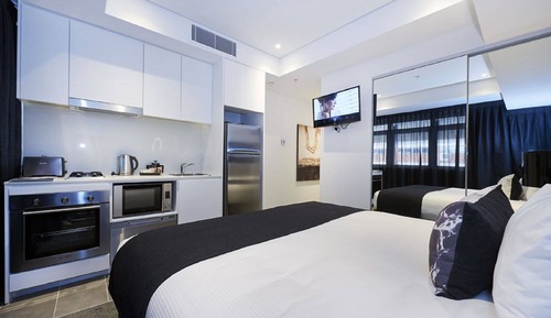 Estudio básico, 1 cama de matrimonio grande