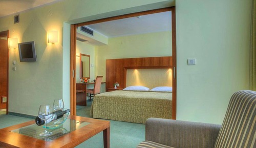 Suite familiar, balcón, vistas al jardín