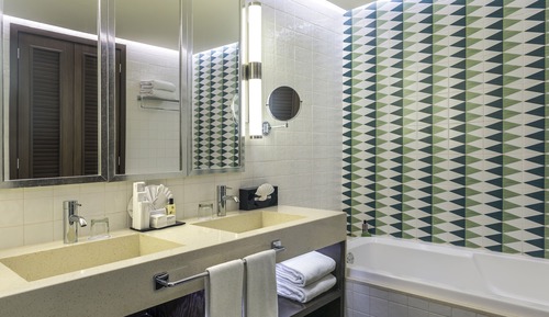 PRIVILEGE JUNIOR SUITE SWIM UP