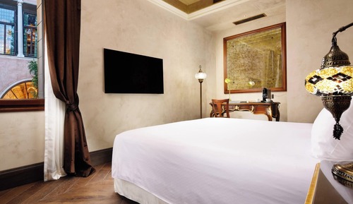 One Bedroom Apartment