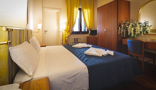 Habitación con 1 cama doble o 2 individuales, accesible para personas con discapacidad