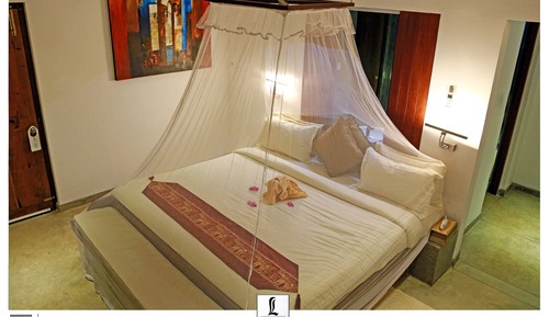 Habitación superior con 1 cama doble o 2 individuales, vistas al jardín