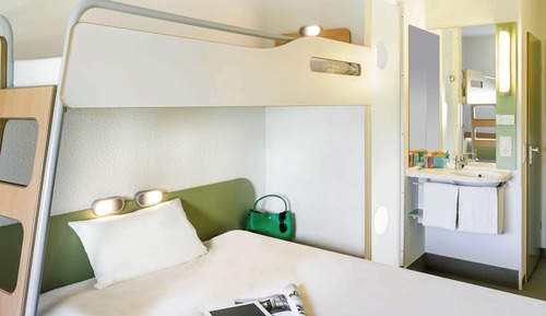 Habitación triple, varias camas