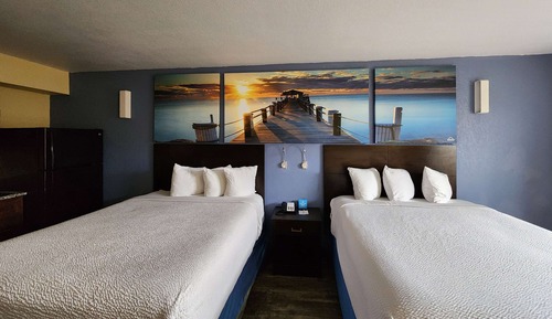 Efficiency, 2 Queen Beds, Accessible, Kitchenette