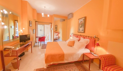Habitación con 1 cama doble o 2 individuales, baño privado (Max 6 Marcel Pagnol)