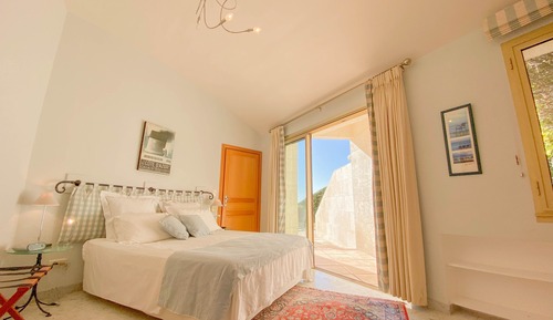 Habitación doble, baño privado (Max 5	)