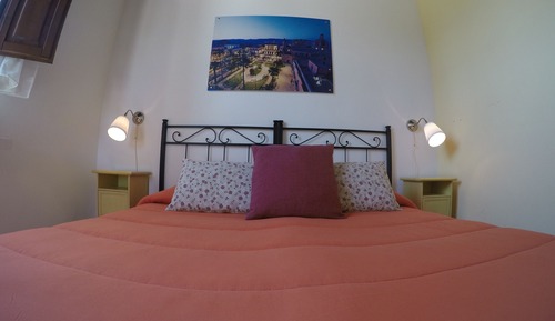Habitación con 1 cama doble o 2 individuales, vistas al jardín