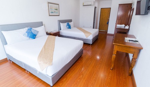 Habitación superior con 1 cama doble o 2 individuales, 1 habitación, en una planta alta