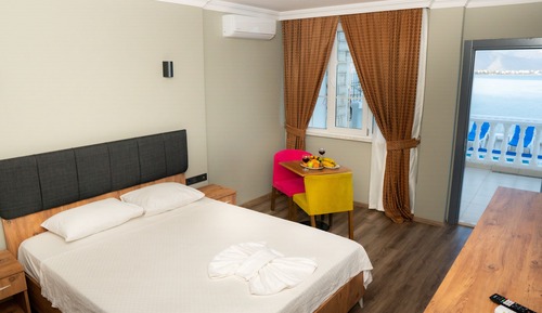 Habitación básica con 1 cama doble o 2 individuales, vistas al mar