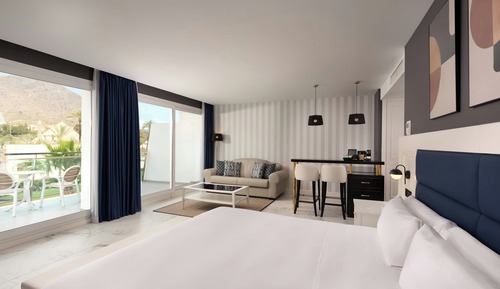 Habitación superior, 1 cama de matrimonio grande con sofá cama, no fumadores, vistas a la montaña