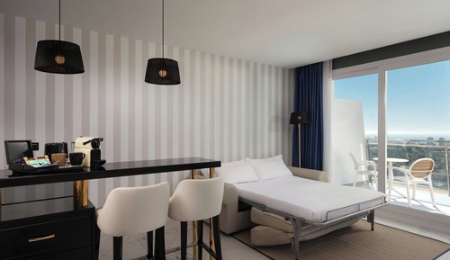 Habitación superior, 1 cama de matrimonio grande con sofá cama, no fumadores (Balcony)
