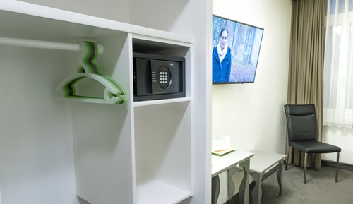 Habitación básica con 2 camas individuales