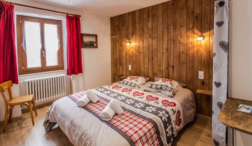 Habitación estándar doble, baño privado, vistas a la montaña (chambre 5 (2 pers))