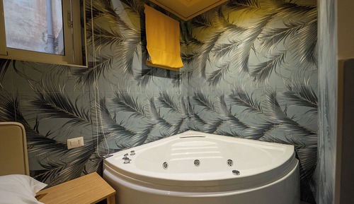 Suite estudio Elite, 1 habitación, bañera de hidromasaje (Vico Freddo a donnalbina 2)