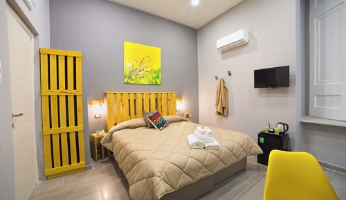 Habitación superior, 1 habitación, vistas a la ciudad (vico carceri san felice 13)