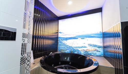 Suite estudio exclusiva, bañera de hidromasaje, en edificio anexo (piazza mercato 45)